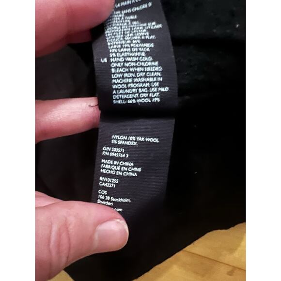 COS Black Wool Yak Knit Long Sleeve Crew Neck Jumper Sweater Medium SOFT - Picture 3 of 3